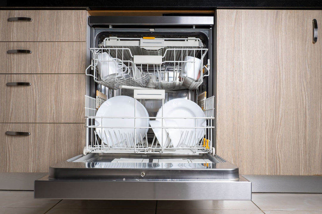 Can You Put Glass Containers in the Dishwasher? (The Full Guide) - Razab