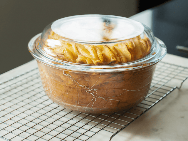 Can You Put Hot Food in a Glass Container? - Razab