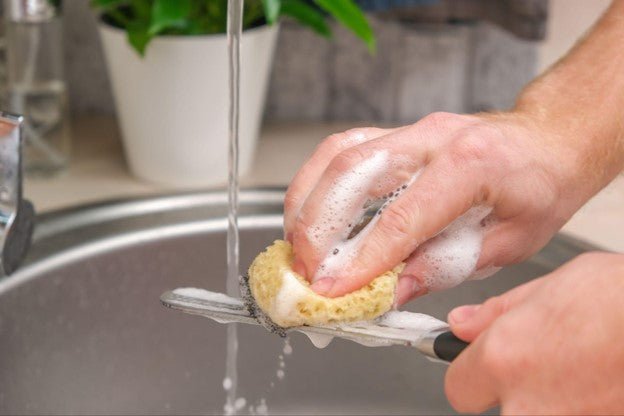 How to clean a knife after it has made your day in the kitchen? - Razab