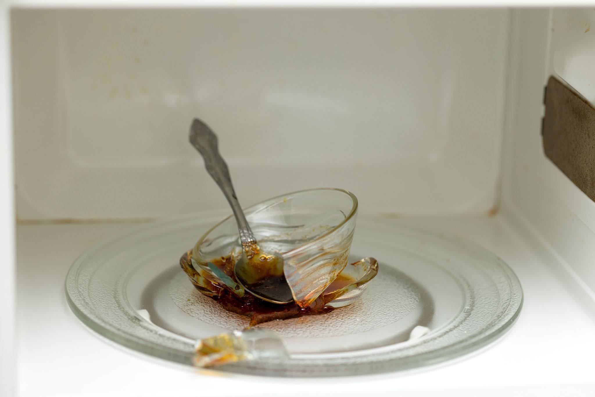 My Glass Container Broke — What to Do Next (Safety, Disposal & Replacement Guide) - Razab